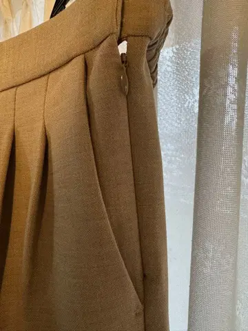 베이지 플리츠 와이드 팬츠