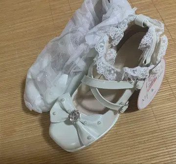 마시로 앨리스 시마무라 콜라보 펌프스 화이트