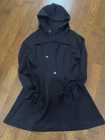pium 후드 원피스 블랙