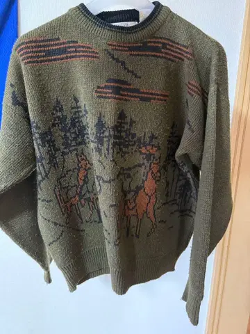 풍경 패턴 올리브 그린 니트 스웨터