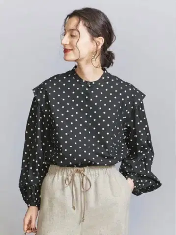 BEAUTY&YOUTH 볼륨 슬리브 블라우스 블랙 도트