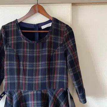 네이비 계열 체크 7부 소매 원피스 벨트 포함