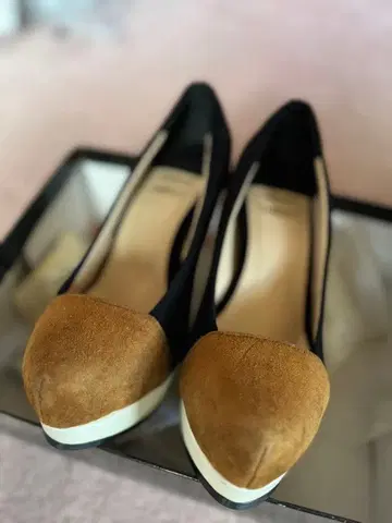 snidel 블랙과 브라운 스웨이드 하이힐