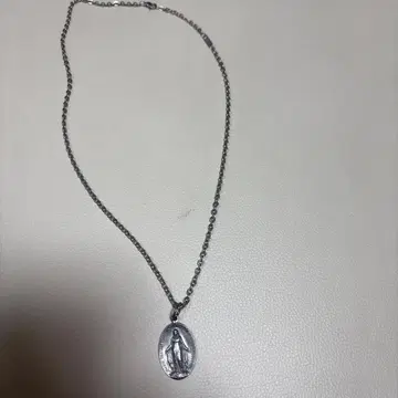 실버 메달형 펜던트 목걸이