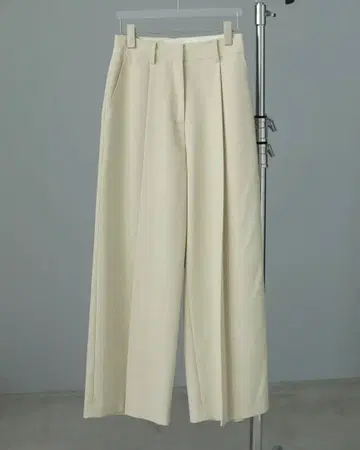 택 포함 새상품 anuke Tuck Pleats Pants