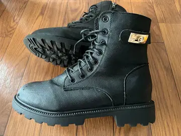 블랙 레이스업 부츠