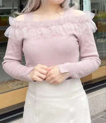 abc une face 튤 오프숄더 니트