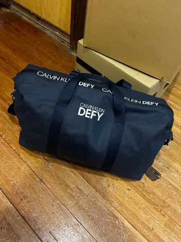 CALVIN KLEIN DEFY 보스턴 백 네이비
