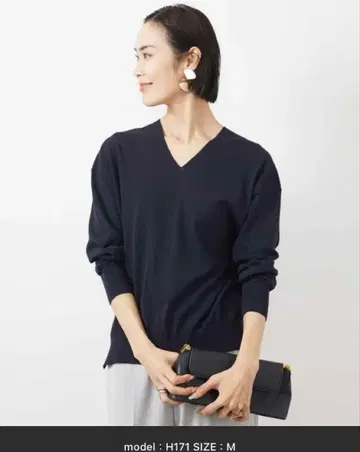 MICHEL KLEIN 미쉘클랑 네이비 V넥 니트 M 새상품급