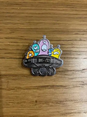 후지코 후지오 뮤지엄 한정판 정지구론 핀 배지 외계인