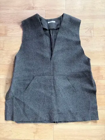 Plage 그레이 V넥 슬리브리스 베스트