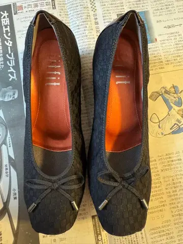 블랙 체크 무늬 리본 포함 플랫슈즈