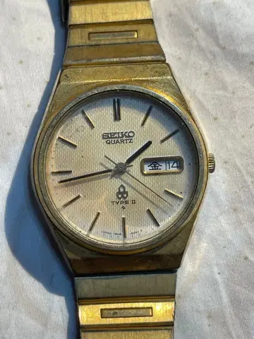 SEIKO QUARTZ TYPE II 골드