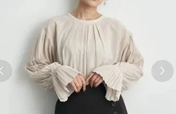 yecca vecca 2way 소매 플리츠 블라우스