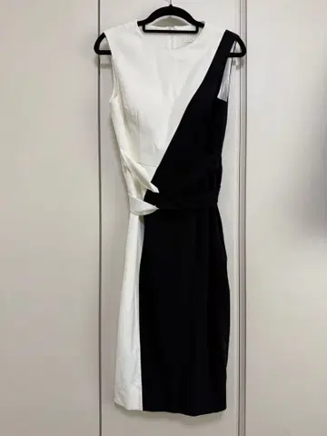 ERUKEI 슬리브리스 무릎 기장 원피스