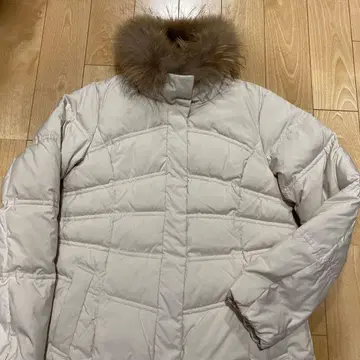 화이트 퀼팅 다운 코트