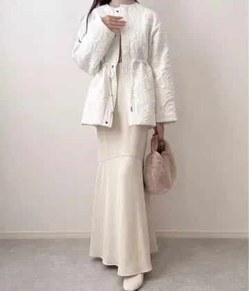 [ 완판템 ] JUNOAH 허리 드로스트 퀼팅 아우터 아이보리 L