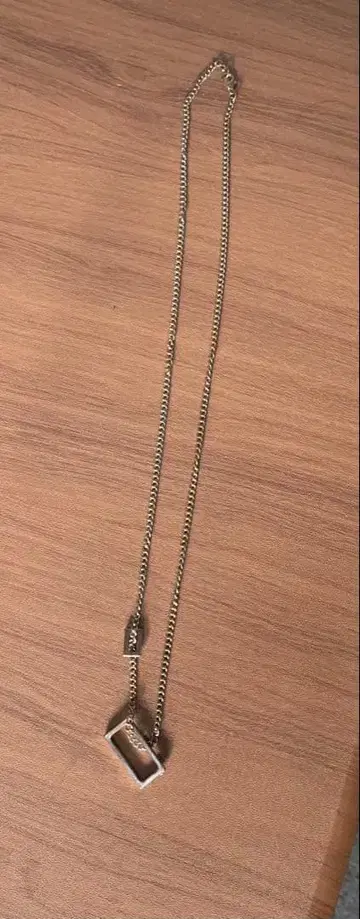 심플한 체인 목걸이