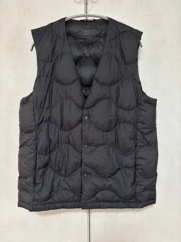 유니클로 울트라 라이트 다운 베스트 웨이브 퀼트 블랙 L 사이즈