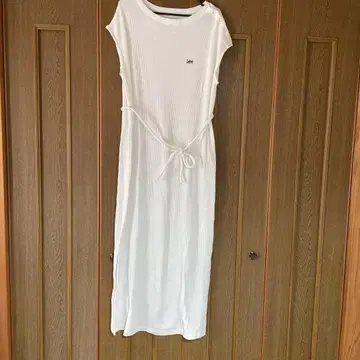Lee 슬리브리스 롱 원피스 화이트