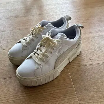 PUMA emmi 화이트 스니커즈