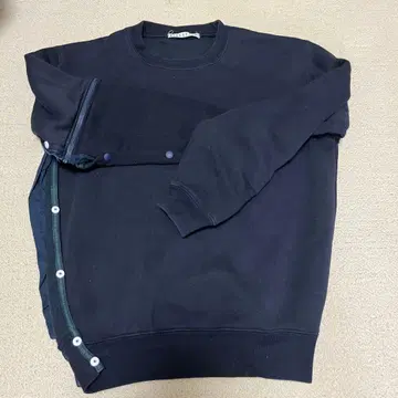 KIRARERU 버튼 포함 맨투맨 (오른팔용)