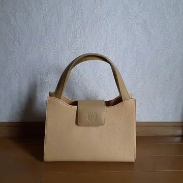베이지 핸드백 플랩 소가죽 프린세스 미카엘라