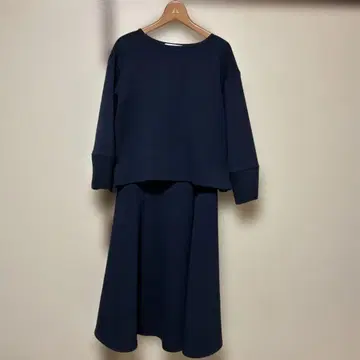 네이비 셋업 플레어 스커트 포함