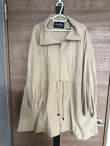 Kastane 베이지 후드 부착 롱 자켓