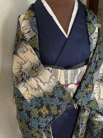 앤티크 긴 겉옷 블랙 베이스에 화이트, 파랑, 노랑, 그린 꽃