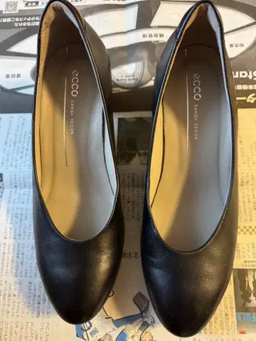 ECCO 블랙 플랫 펌프스