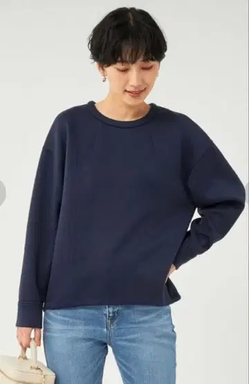 네이비 긴팔 맨투맨 백 지퍼 포함