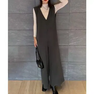 새상품급 그레이 V넥 올인원