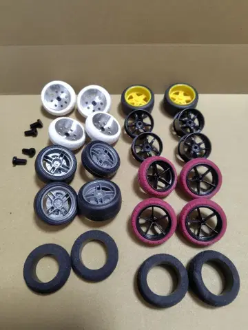 타미야 미니 사륜구동 큰 지름 휠 타이어 일부 하자 있음