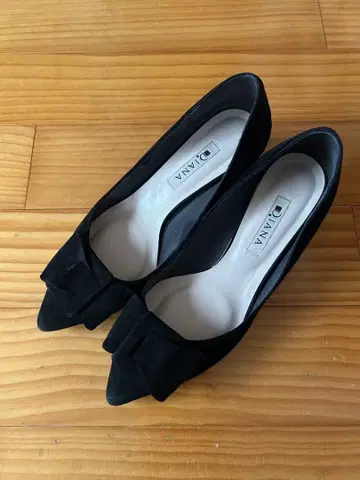 다이애나 스웨이드 펌프스