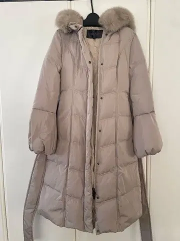 베이지 롱 다운 자켓 퍼 포함