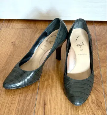 다크 그레이 악어 무늬 하이힐 펌프스