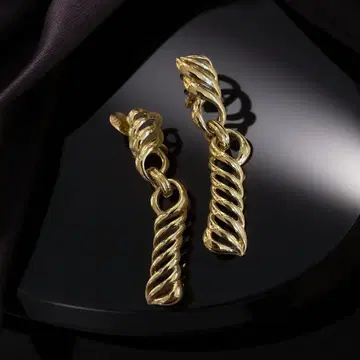 monet 골드 트위스트 디자인 귀찌