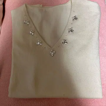 아이보리 V넥 스웨터 S 사이즈