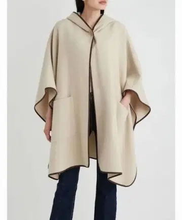 [ Mila Owen ] 새상품급 후드 부착 베이지 판초