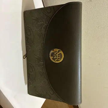 NR 엠보싱 가공 클러치백 다크 그레이