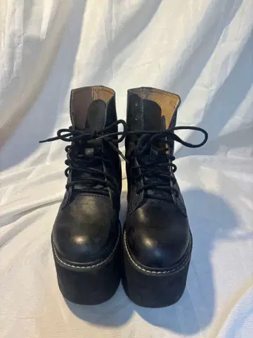 JEFFRY CAMPBELL x Nastygal 통굽 가죽 워크 부츠