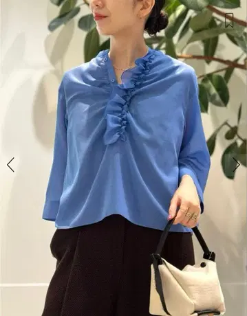 투모로우랜드 프릴 블라우스