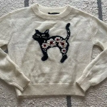 [ 새상품급 ] Lily Brown 캔디 재고 블랙 고양이 니트 비쥬