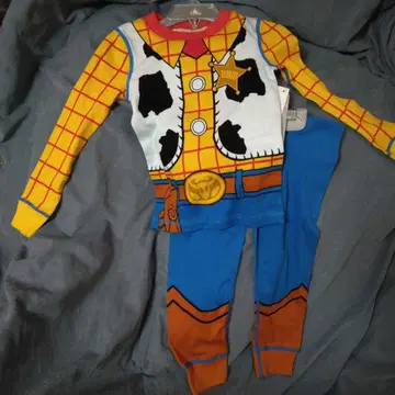 디즈니 스토어 토이스토리 우디 분장