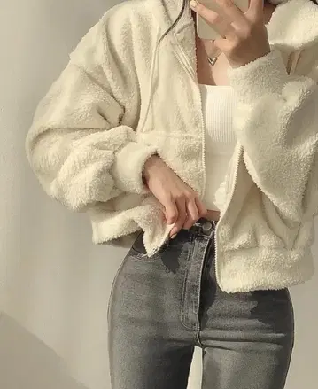 아이보리 플리스 후드 부착 자켓