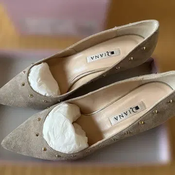 다이애나 베이지 스터드 펌프스 23.5