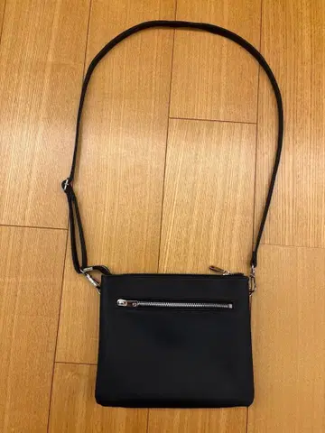 유나이티드 도쿄 블랙 숄더백 사코슈