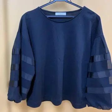 벌룬 슬리브 블랙 긴팔 상의