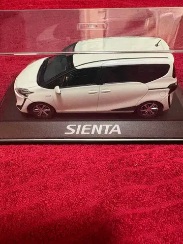 도요타 SIENTA 미니카 펄 화이트